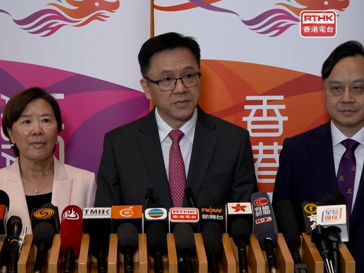 孫東（中）說，早上與國家科技部部長陰和俊座談期間，很多在港科學家提出要加大跨境創新要素流動，特別是科研數據共享。（梁禎祥攝）