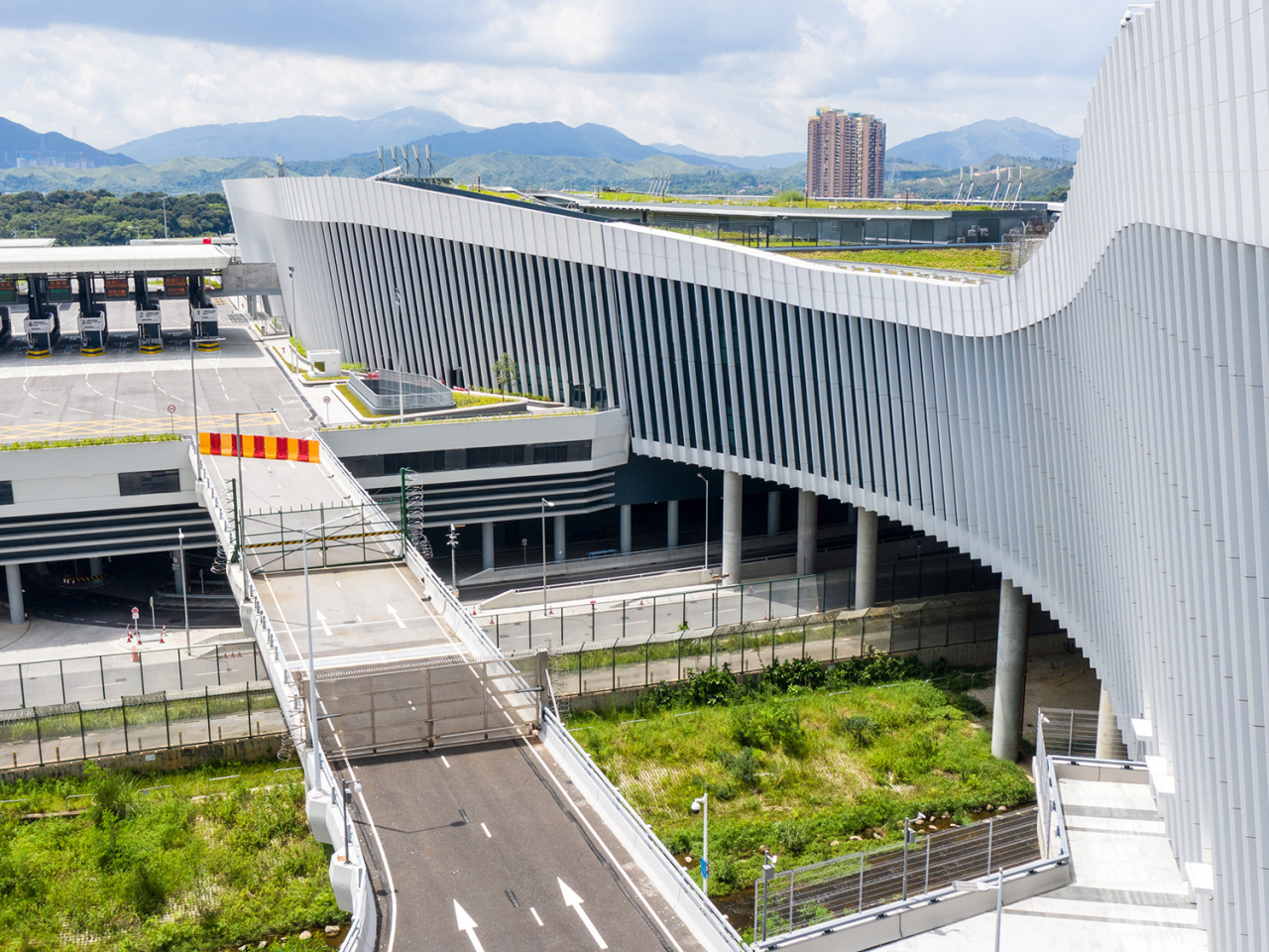 運輸署已發信通知香園圍管制站跨境私家車的許可證持有人有關安排。（新華社資料圖片）