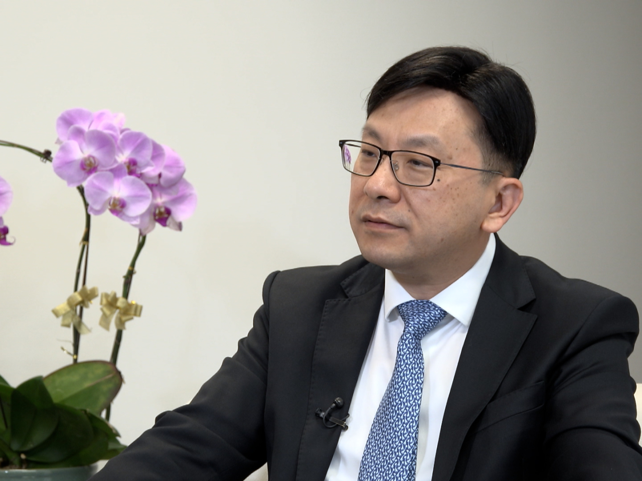 Chris Sun says the arrival of some 1,600 new dishwashers hasn't been enough to fill all the vacancies for the role. File photo: RTHK