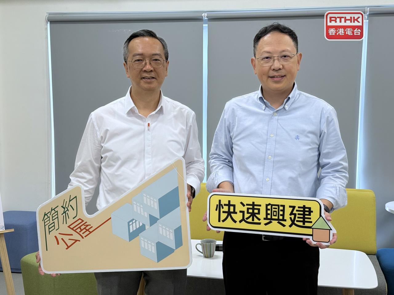 戴尚誠（左）表示彩興路項目創下香港高層建築最快興建紀錄。（李俊傑攝）