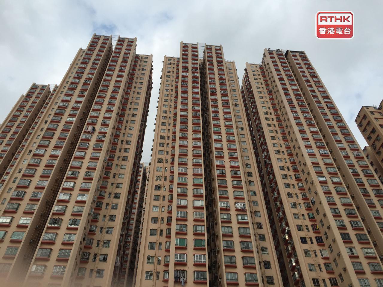 差估署數據顯示，本港7月私人住宅樓價指數按月升幅擴大至0.42%；首7個月跌約0.45%。（港台圖片）