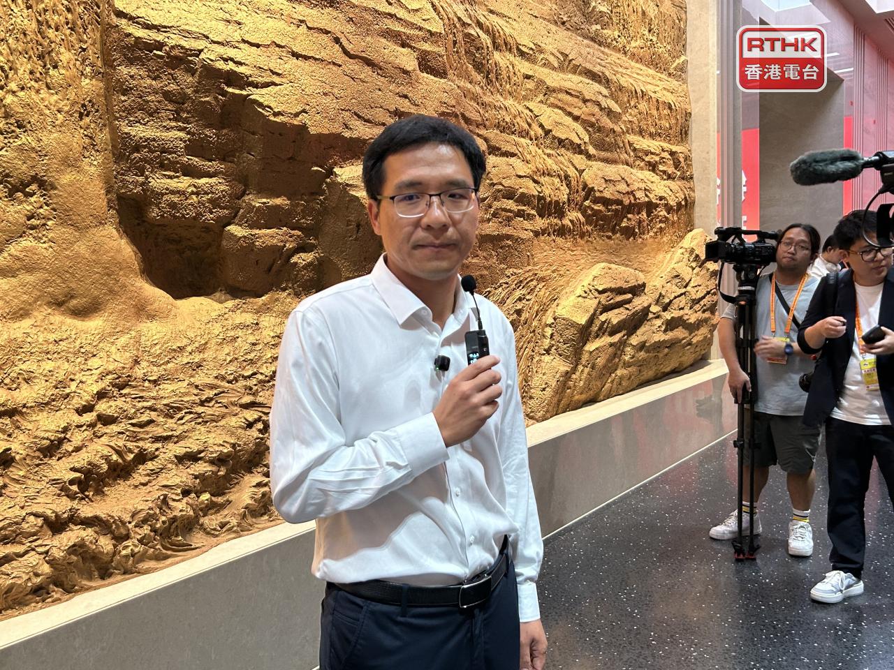 賴生亮形容，展覽受社會高度關注並踴躍參觀，至今累積接待約57萬人次。（鄧穎琳攝）