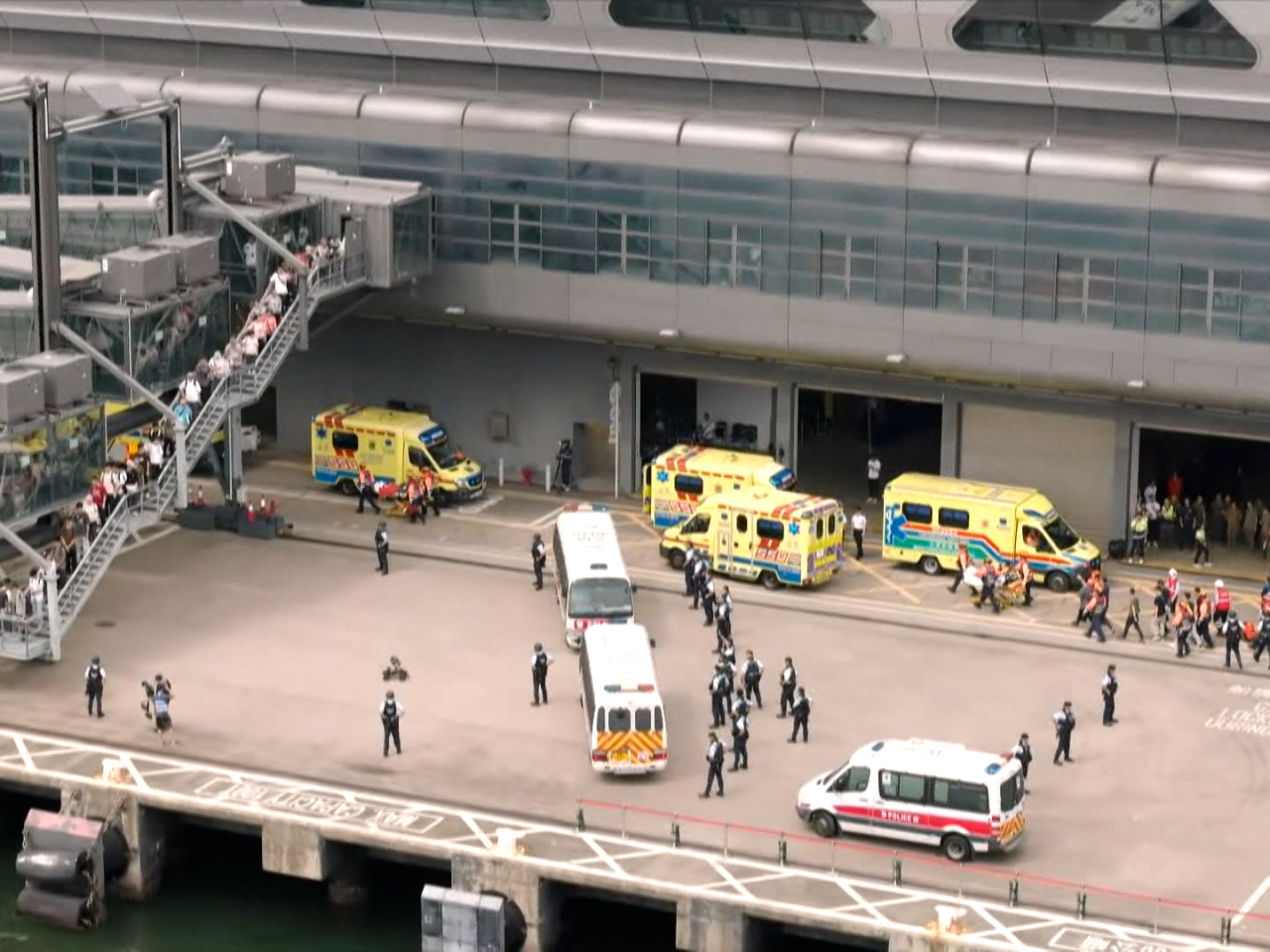 It was the first large-scale inter-departmental counter-terrorism drill since the "Three-tier Prevention Framework" was introduced in the Chief Executive’s Policy Address last year. Photo: RTHK