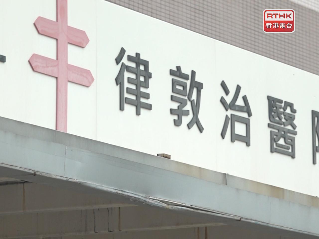 深水灣泳灘有一名8歲男童懷疑遇溺，救生員將他救起，清醒送往律敦治醫院救治。（港台圖片）