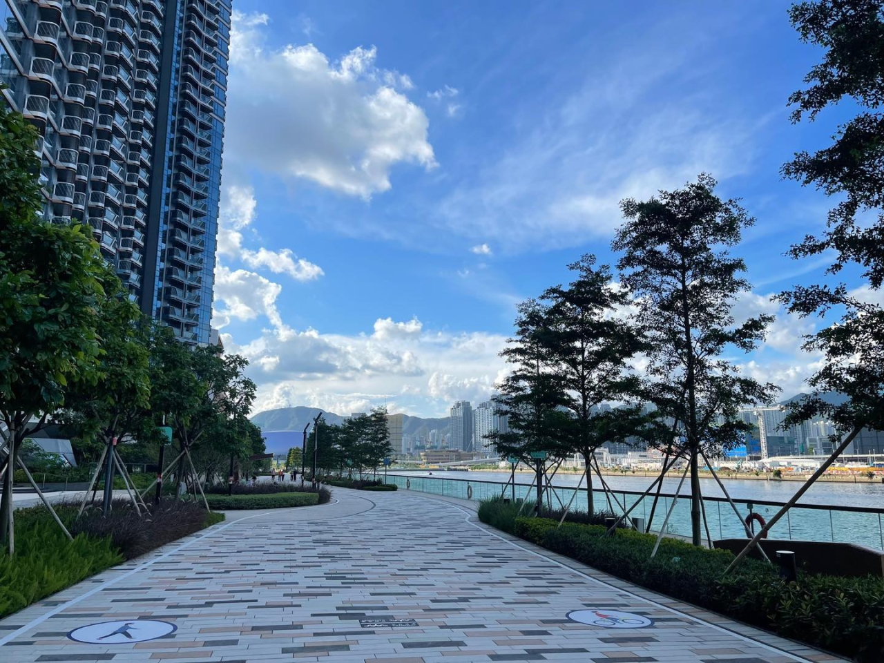啟德海濱花園近啟德橋西面一段長約250米的共融通道，將於明日開放。（發展局社交網頁）