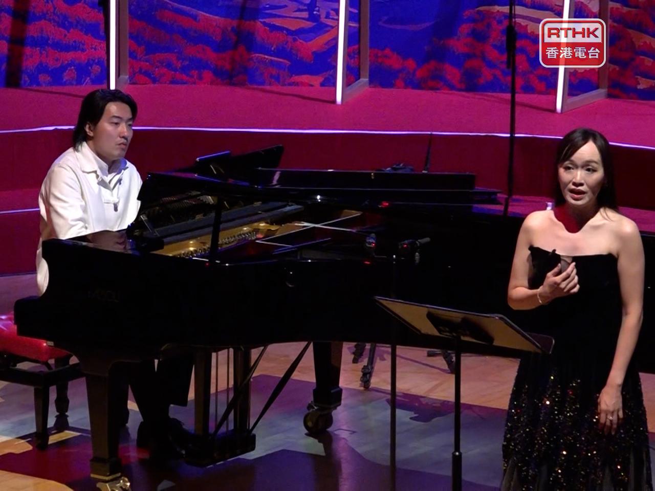 女高音鄺勵齡演唱抗戰名曲（陳感恩攝）