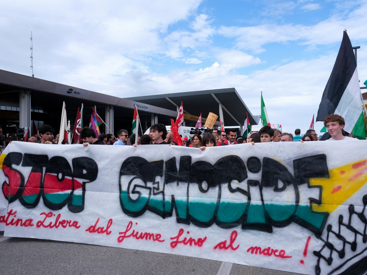 People attend a protest in support of the Palestinians in Gaza during the 82nd Venice International Film Festival. Photo: Reuters