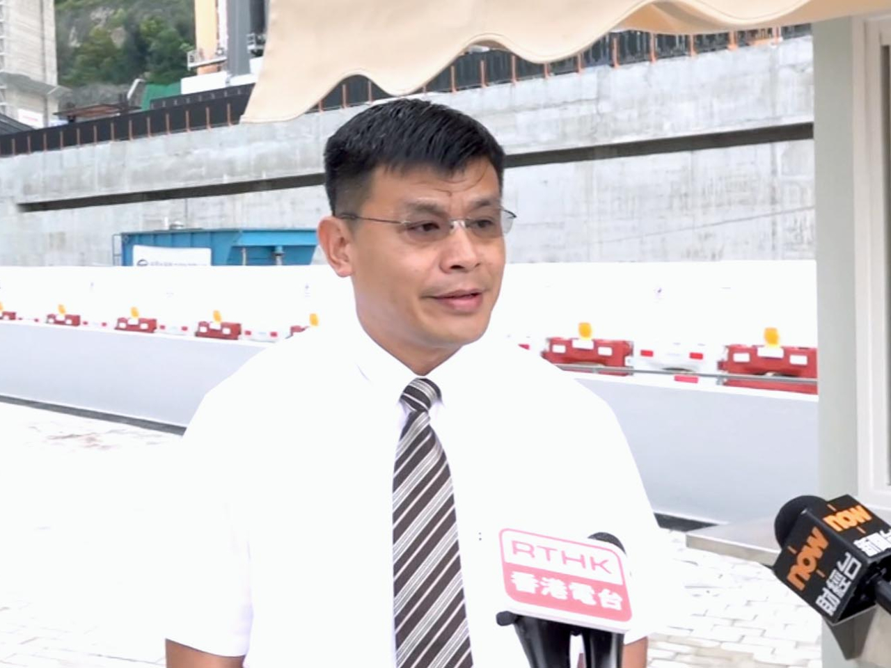 校長陳國強表示，學校只剩少部分工程未完成，大部分涉及美化工程，並不涉及安全。（林紹鋒攝）