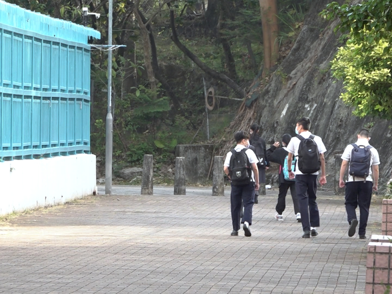 陳曉表示，學生和家長在開學時都面對不少壓力，醫管局收到不少轉介個案，一些是關於情緒問題。（港台圖片）