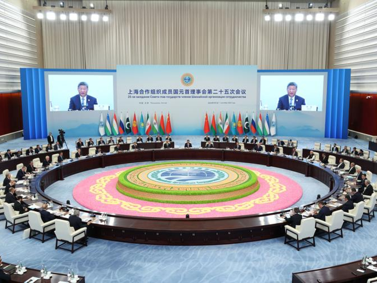 上海合作組織成員國元首理事會第二十五次會議在天津梅江會展中心舉行。（新華社）