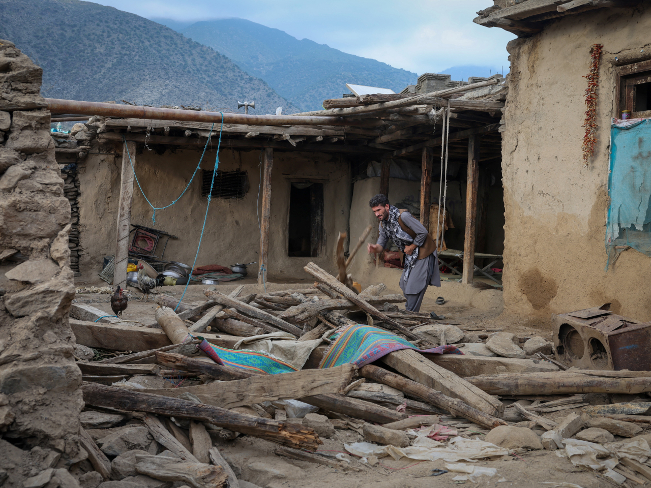 Around 800 people were killed and at least 2,800 injured in the 6.0-magnitude quake, and authorities say casualties could rise as rescuer teams access more isolated locations. Photo: Reuters