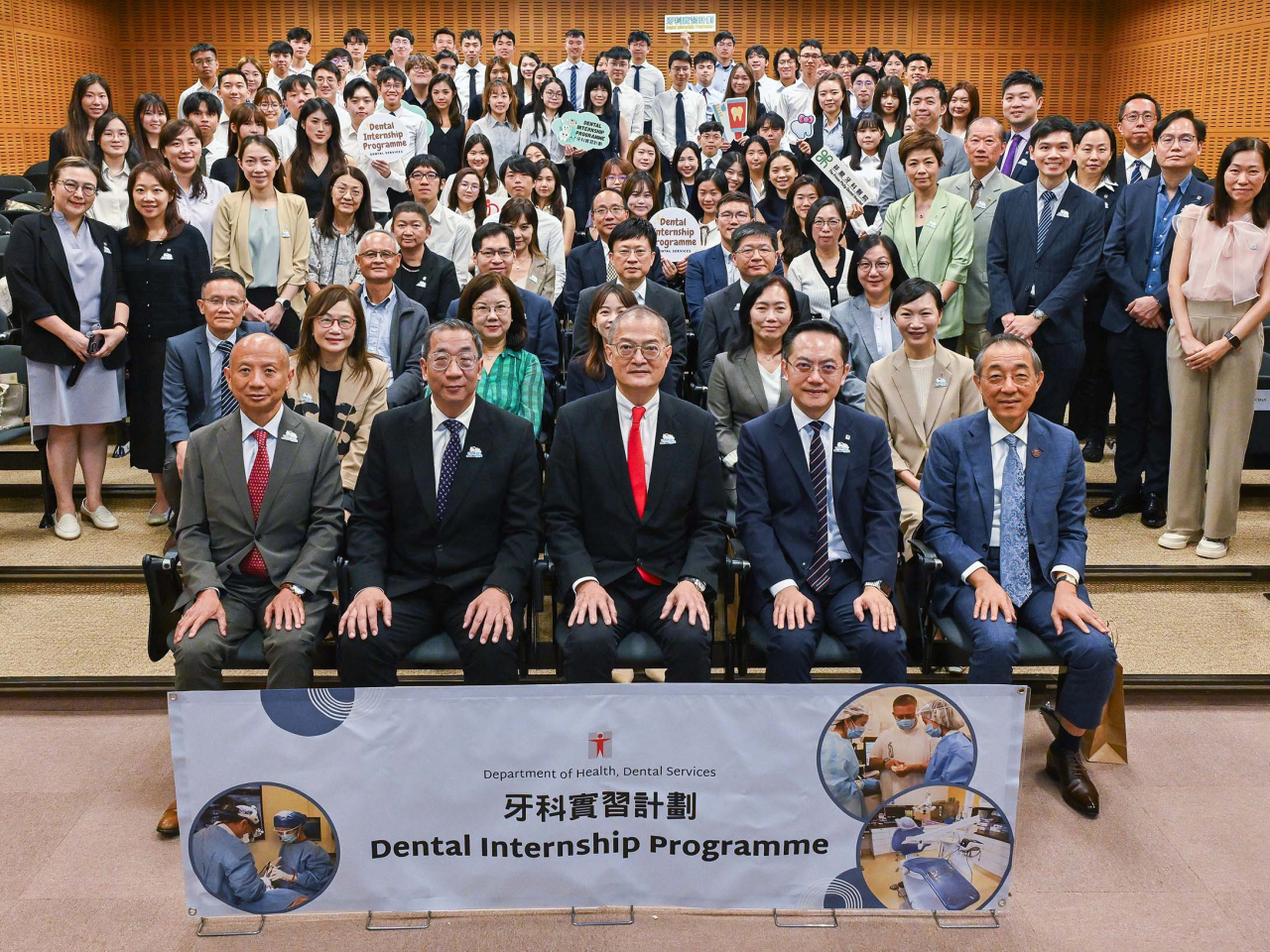 衞生署歡迎首批75名應屆本地牙科畢業生加入衞生署，展開為期12個月的實習。（政府新聞處）
