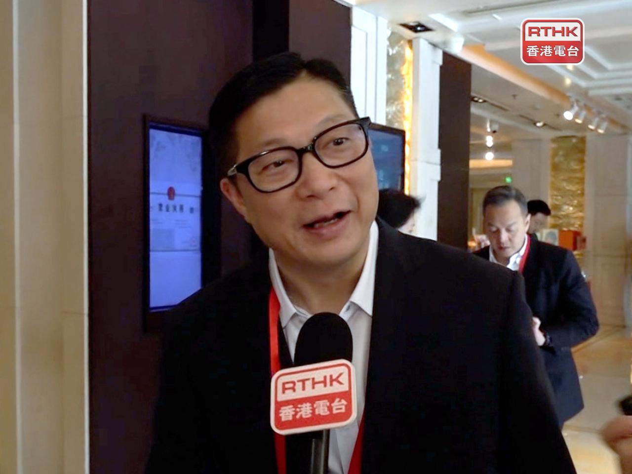 鄧炳強接受訪問時表示，是首次來北京觀看閱兵，感到光榮及興奮，相信屆時畫面震憾。（陳韋丞攝）