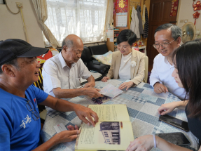 抗戰勝利80周年｜何永賢拜訪抗日老兵　甯漢豪訪黃毛應玫瑰小堂