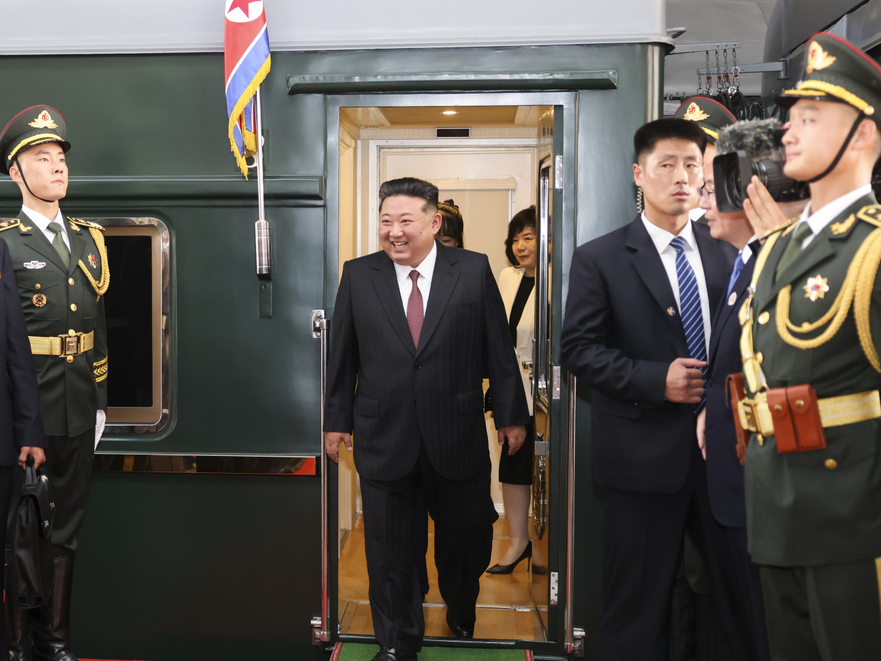 新華社發放金正恩抵達北京離開專列的相片。（新華社）