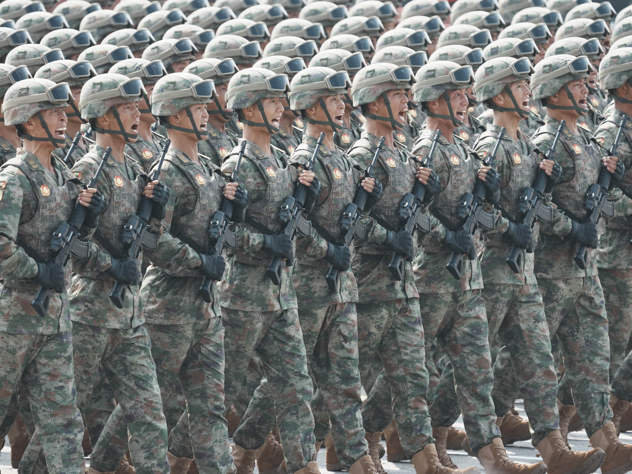 軍事航天部隊方隊首次亮相天安門廣場。（新華社）
