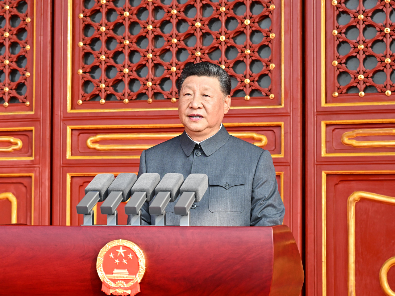 習近平在北京天安門廣場城樓上發表重要講話。（新華社）