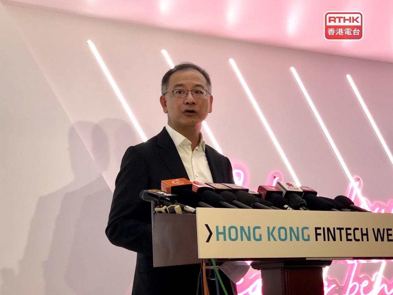 余偉文說，正積極研究如何將代幣化技術應用於其他可持續金融領域，例如碳信用市場，提升跨境交易的效率。（港台圖片）