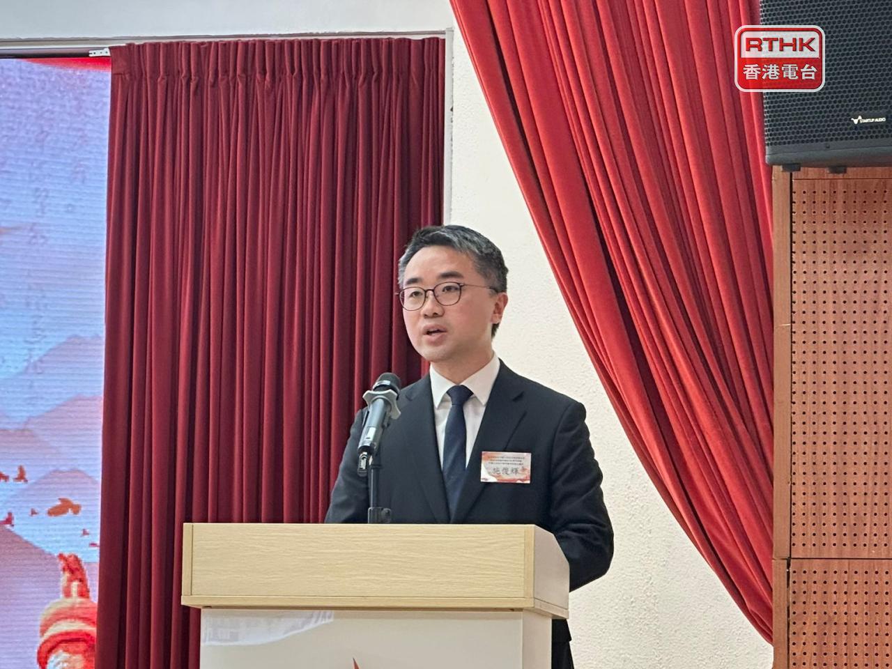 施俊輝表示，國家走上繁榮昌盛的道路，人民安居樂業，國力不斷增強，在國際舞台上舉足輕重，成果得來不易，必須好好珍惜。（實習記者錢茵彤攝）