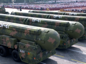 【閱兵精華片段】多款新型武器亮相　東風-61等洲際導彈登場