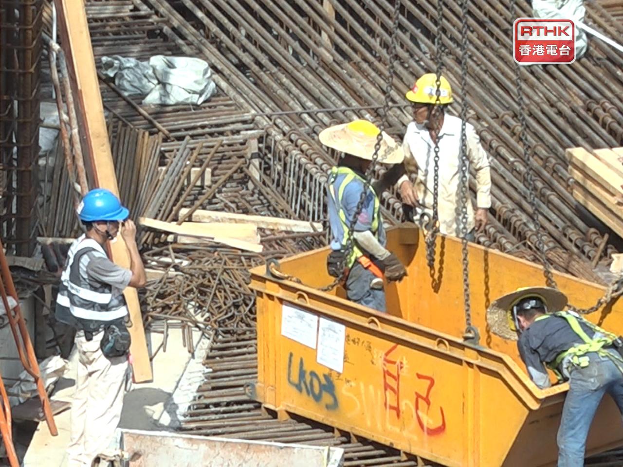 對於最新建造業失業率達7.2% ，但同時業界繼續輸入外勞，商會認為是與工種錯配有關。（港台圖片）