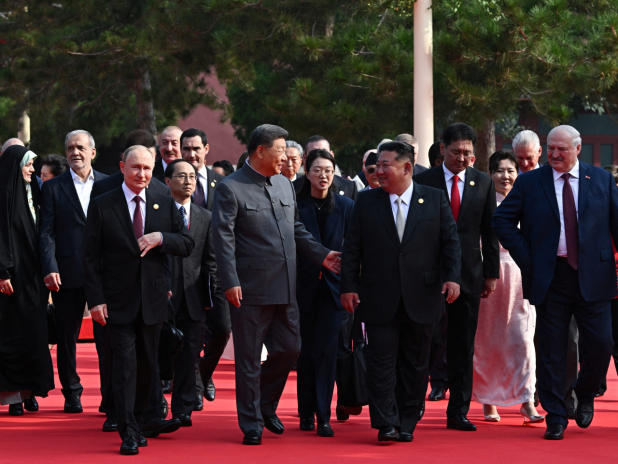 据报金正恩访华期间与南韩国会议长禹元植握手 - RTHK