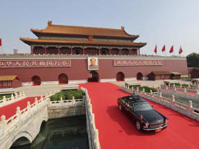 抗戰勝利80周年｜習近平乘檢閱車向軍兵問好　多種矚目武器登場