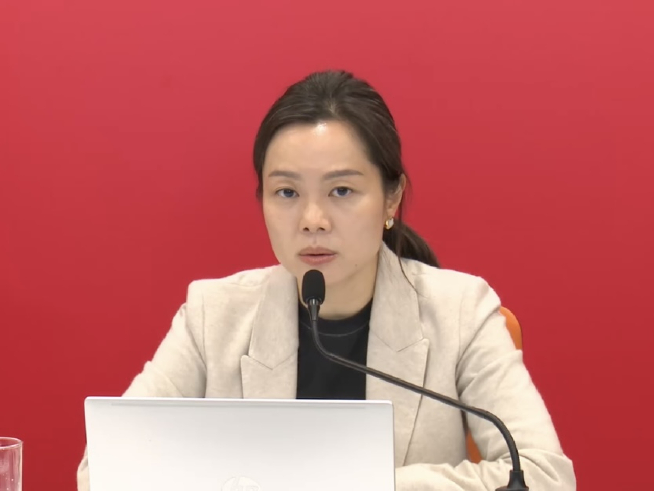 劉若虹稱本港電訊市場競爭激烈，會把握新來港專才及新移民帶來的業務機會。（網上會議截圖）