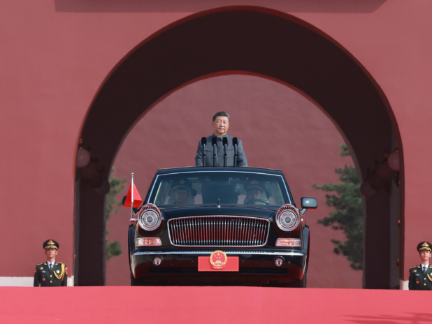 習近平昨日發表重要講話，並檢閱受閱部隊。（新華社資料圖片）