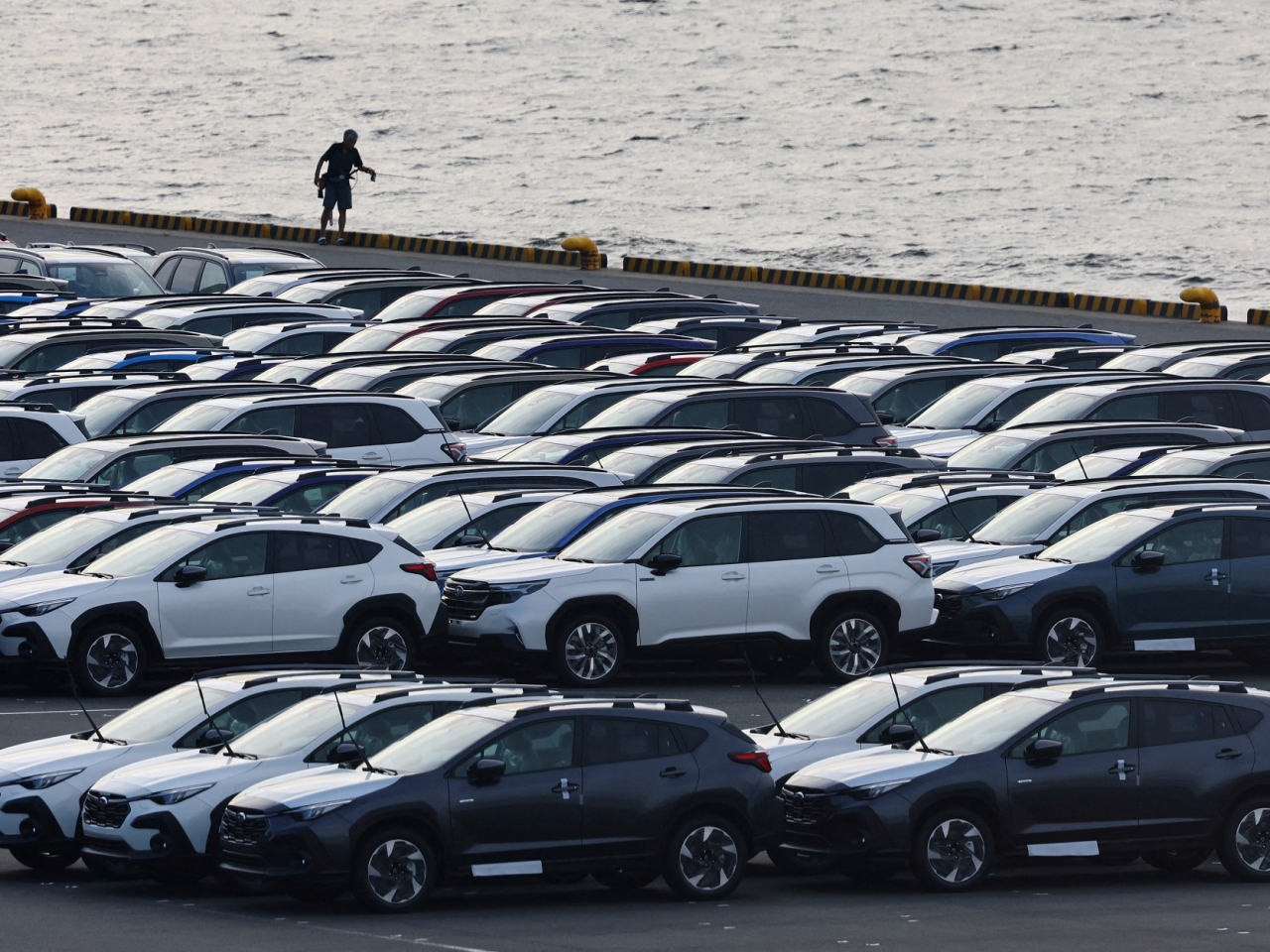 Donald Trump signed an executive order to cut US tariffs on Japanese cars to 15 percent from 27.5 percent. File photo: Reuters