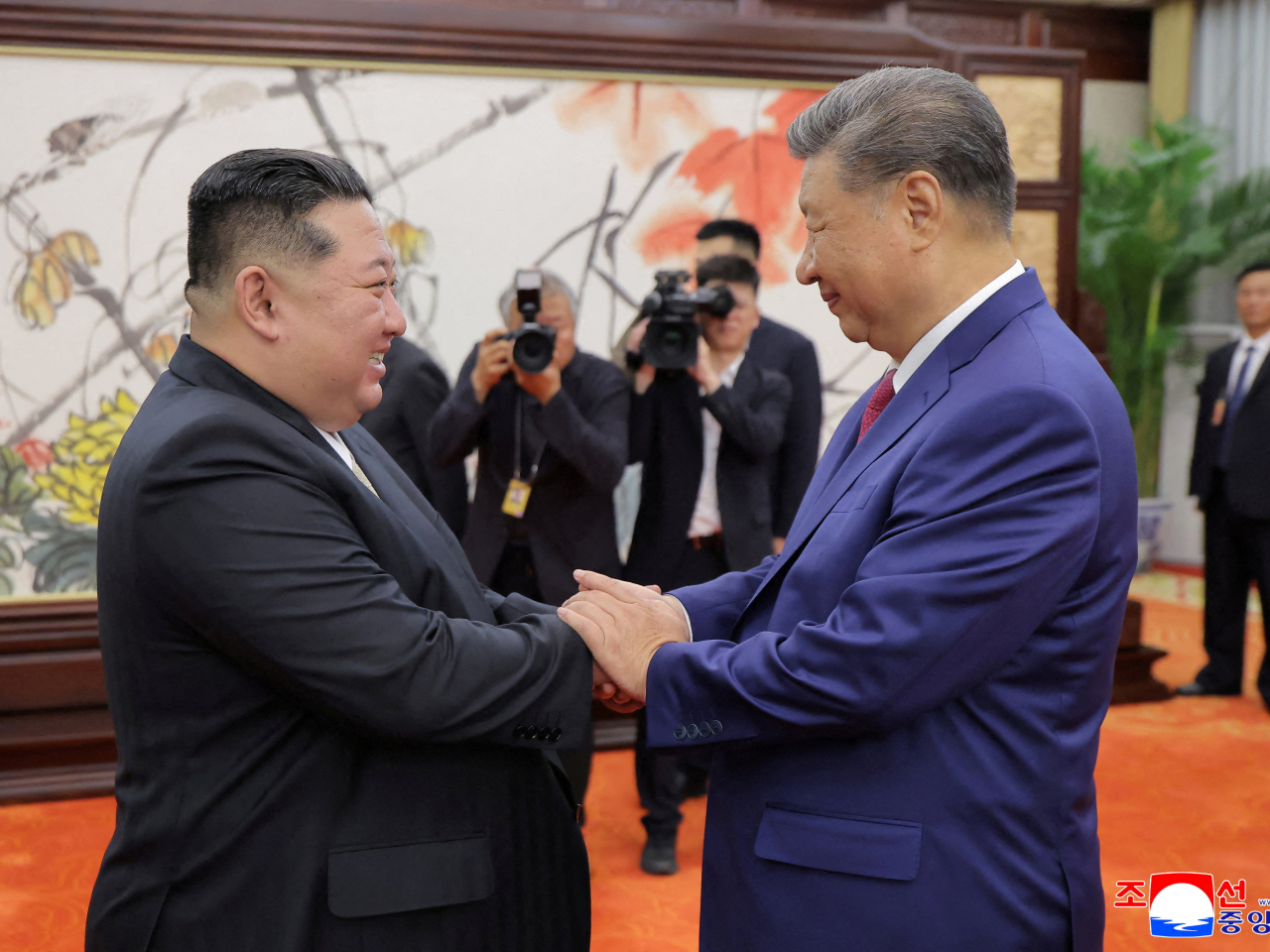 朝中社報道金正恩在北京與習近平會談。（路透社）