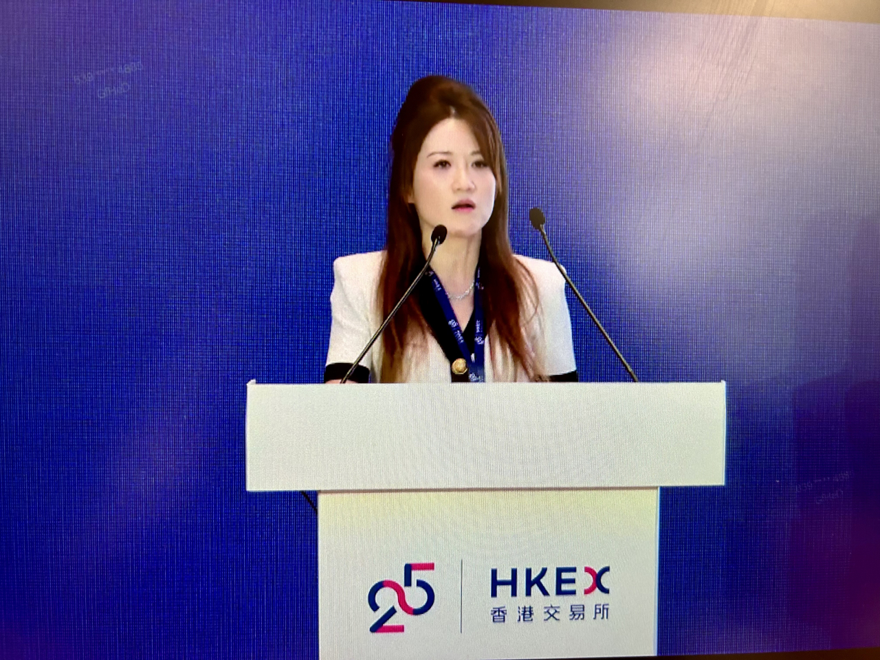 張曉羽表示，今年南下資金非常活躍，市場交易量亦正慢慢由美股回流到港股。（網上會議截圖）