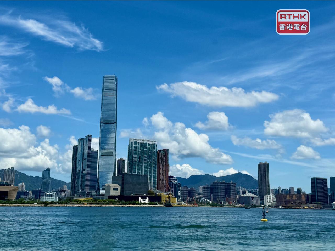金管局公布，8月底官方外匯儲備資產減至4216億美元，按月減少近1%。（港台圖片）