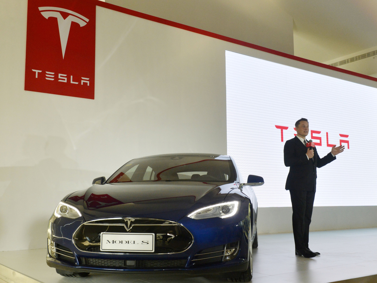 Tesla董事會向行政總裁馬斯克提出一項新的薪酬協議，在實現某些目標後，潛在價值達到約1萬億美元。（新華社資料圖片）