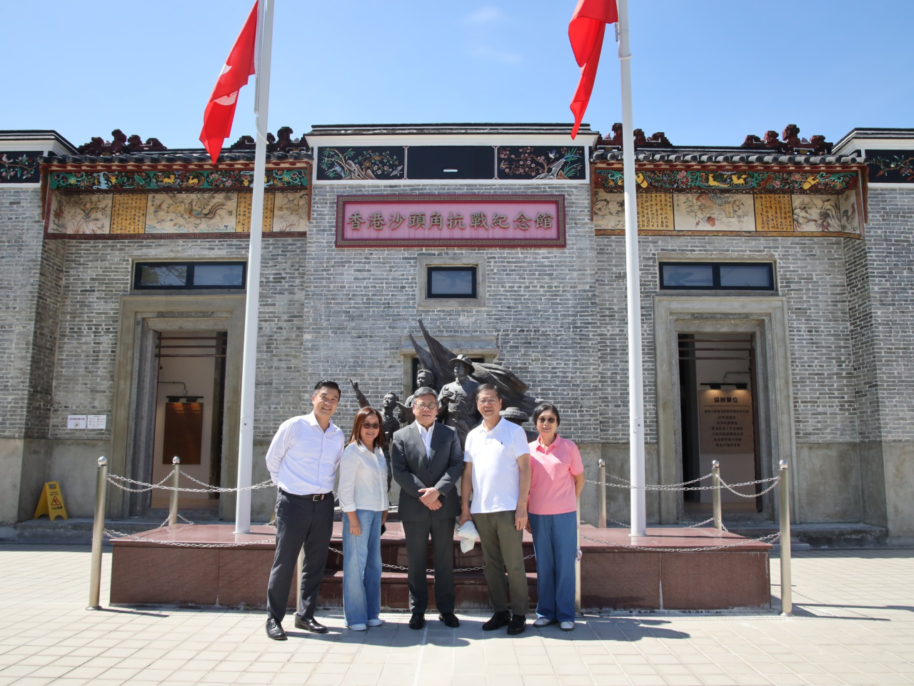 丘應樺最近到訪沙頭角抗戰紀念館，並與「抗日一家人」沙頭角南涌羅氏後人交流。（商經局社交網站）