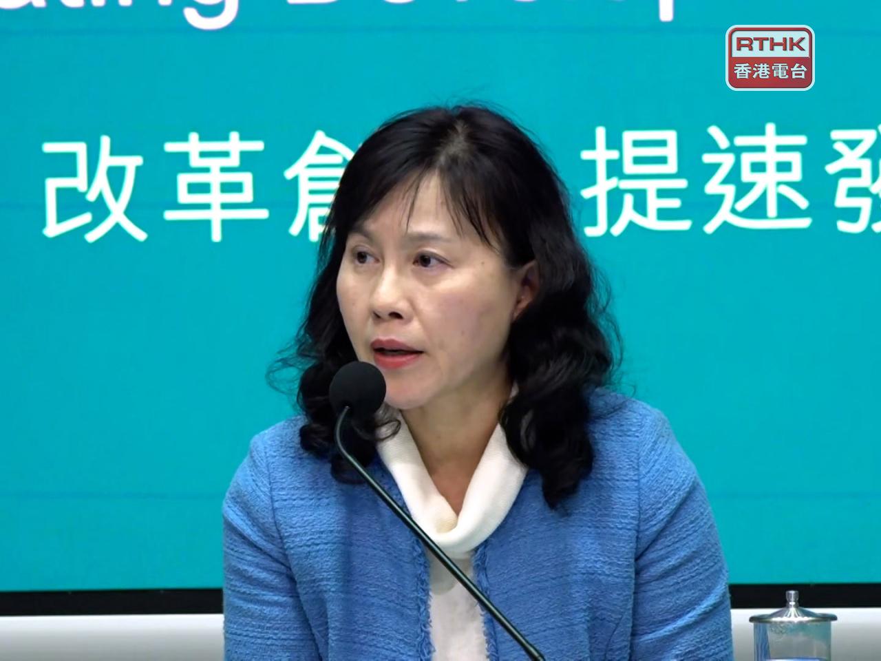 陳美寶指司機必須持有永久性居民身份證，逗留條件亦需符合相關工作規定。（港台圖片）
