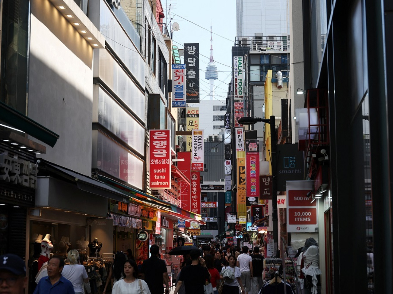 南韓政府表示，本月底起，對3人或以上的赴韓中國團體旅客試行免簽入境政策。（路透社資料圖片）