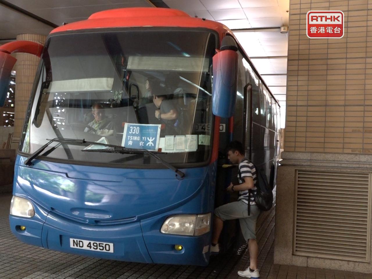 來往珀麗灣至葵芳的巴士線NR332，由早上6時起每30分鐘一班車，並加停青衣站。（港台圖片）