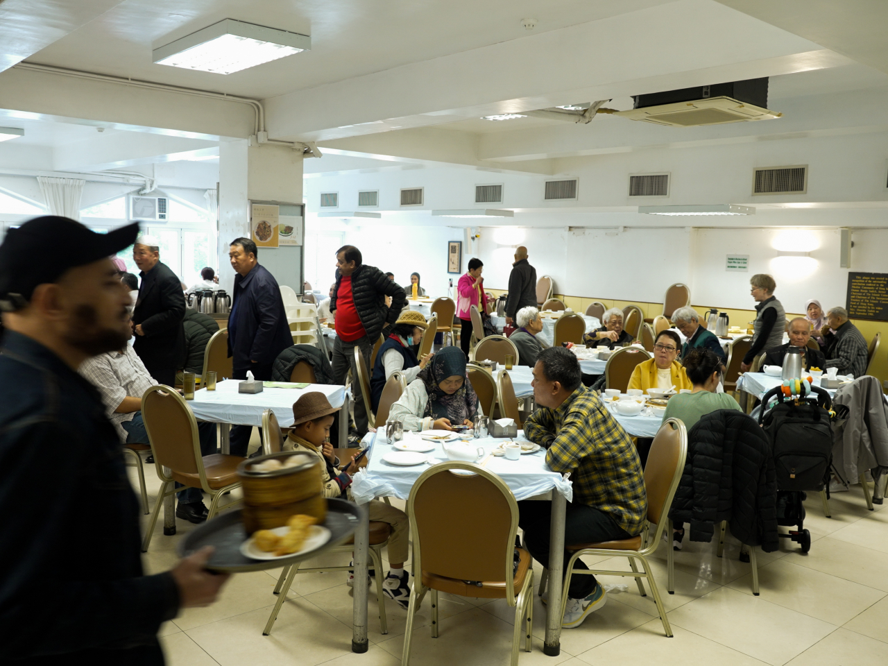 A canteen at the Wan Chai Islamic Centre has served up halal dim sum for over two decades. Photo: RTHK