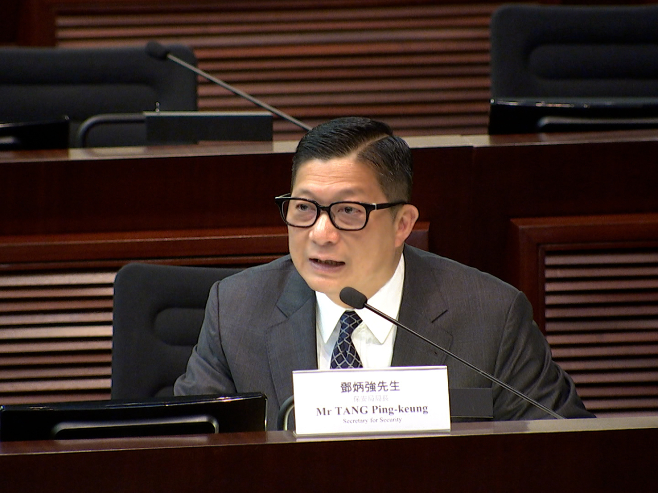 鄧炳強表示，現時仍有430名涉及黑暴及違反《香港國安法》的人士在囚。