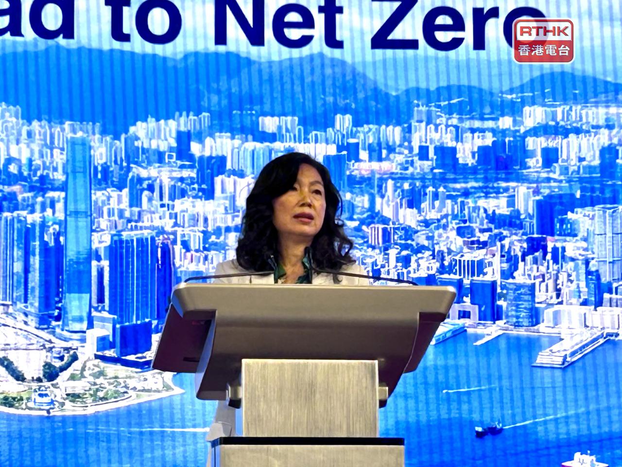 甄美薇表示，特區政府已制訂確實的行動計劃及清晰的政策，以加強香港的綠色融資中心地位。（羅煒皓攝）