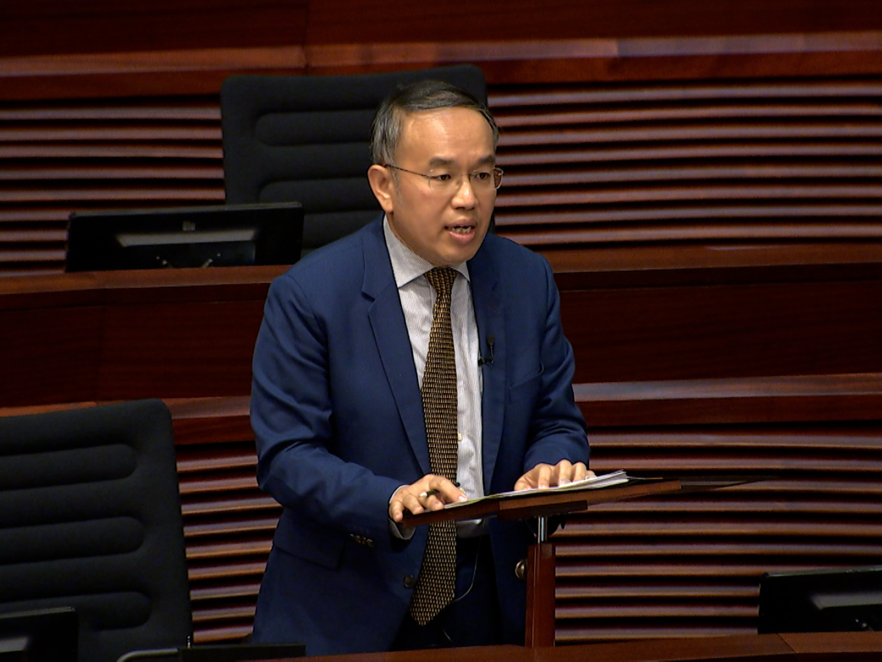 許正宇指早前成立跨部門專責小組，希望全面檢視政府的採購制度，同時審計署正進行審查工作。