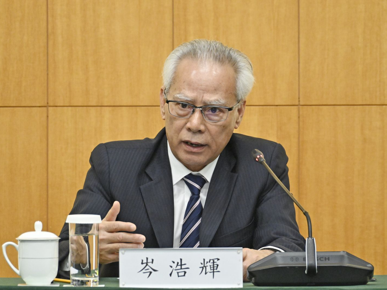 岑浩輝表示，公務員在選舉日積極投票，也是公務人員擁護基本法和效忠特區政府的重要體現。（澳門新聞局）
