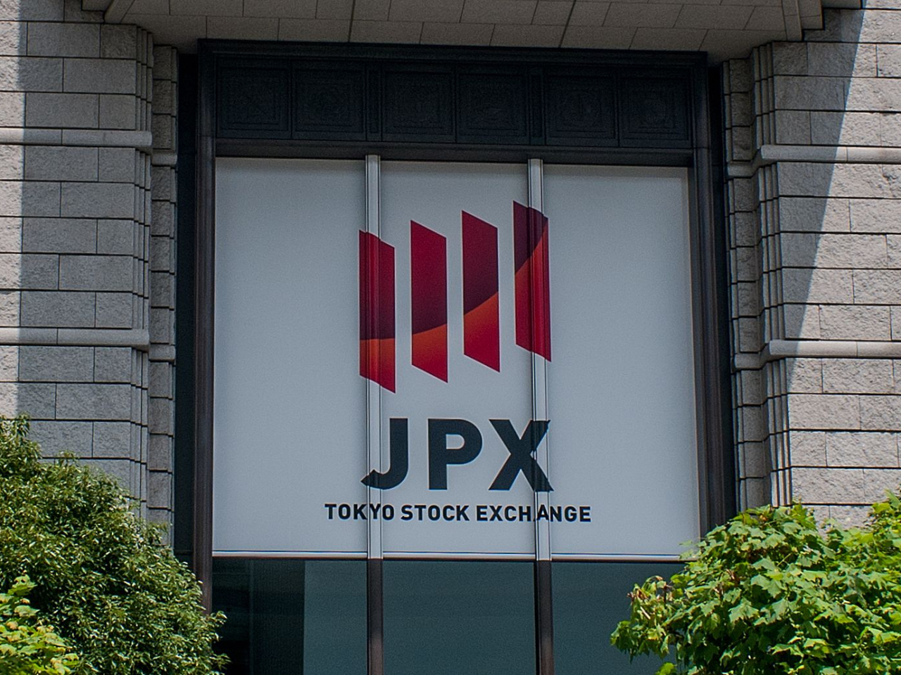 日經指數收市報44372點，升534點，升幅1.22%，連續兩日上升。（交易所圖片）
