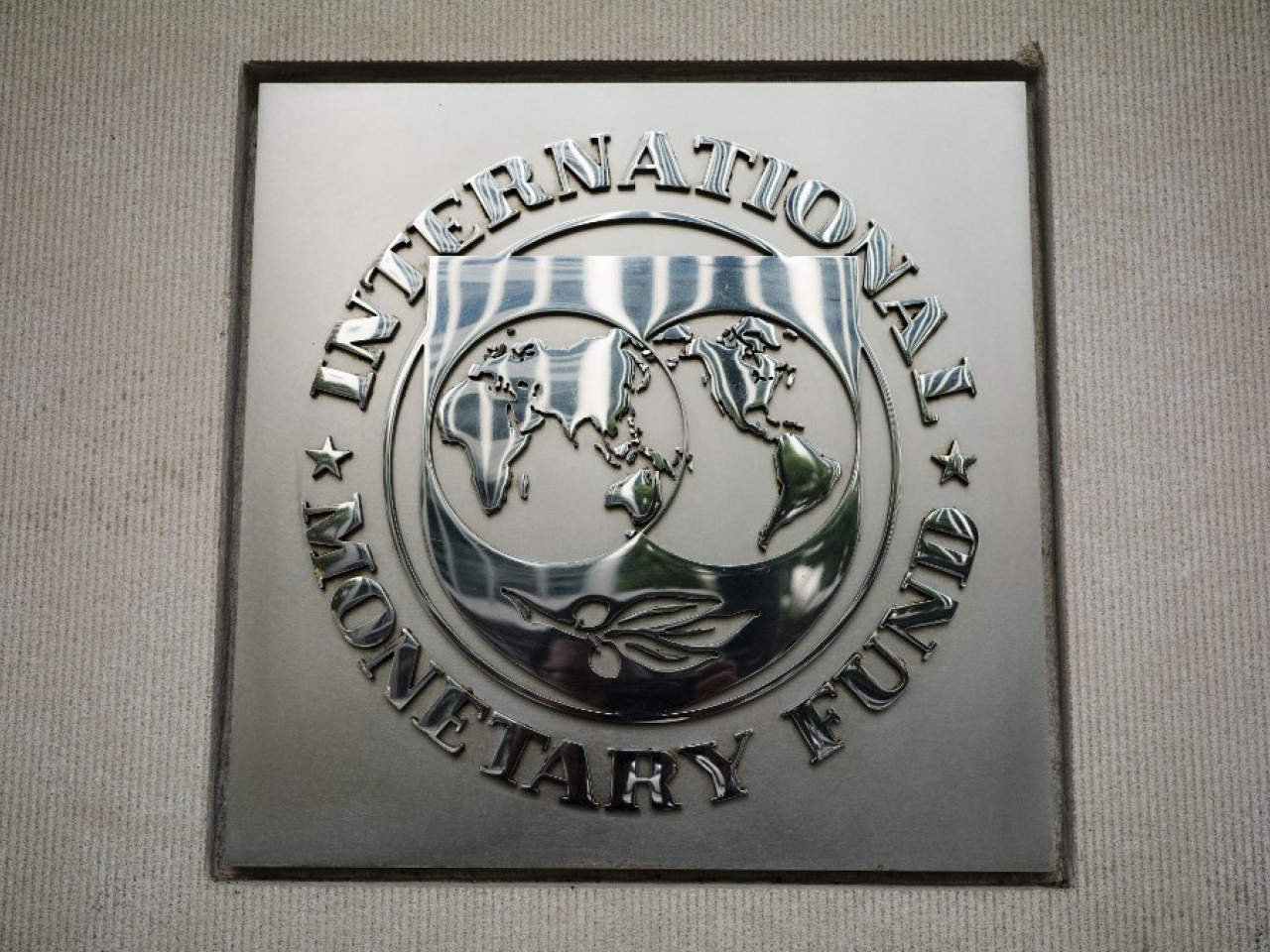 IMF表示，美國通脹仍朝著聯儲局2%的目標靠近，但關稅政策可能推高通脹風險，認為聯儲局仍有減息空間，但應謹慎行事。（法新社資料圖片）