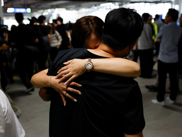 韓国人は私たちの移民救済の試練の後に家に帰ります