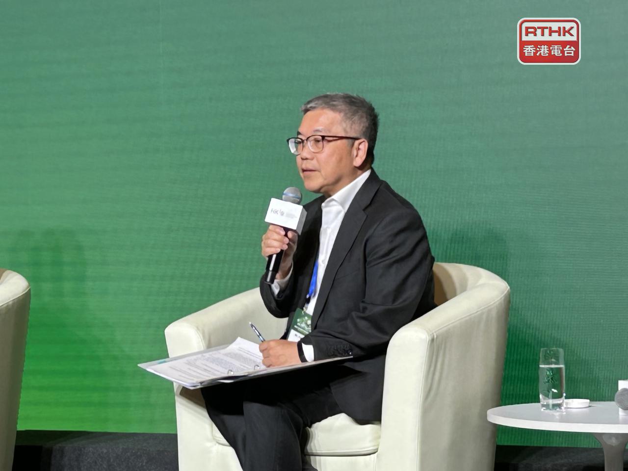 阮國恒稱亞洲未來5至10年轉型金融融資需求大，正積極建立生態系統令本港扮演推動者。（羅煒皓攝）