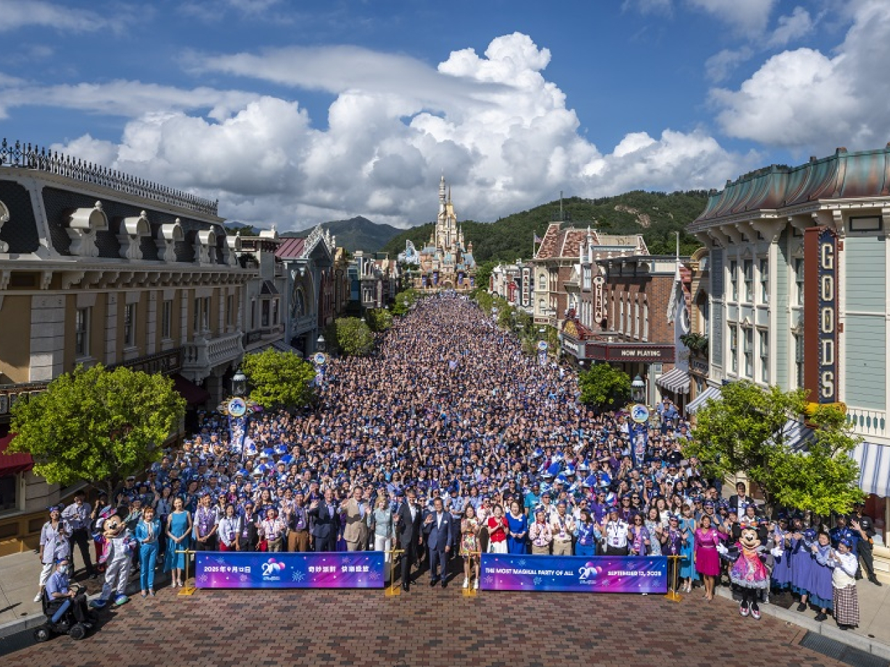 Thousands of visitors, along with the resort's staff and government officials, join the anniversary celebrations. Photo courtesy of Hong Kong Disneyland