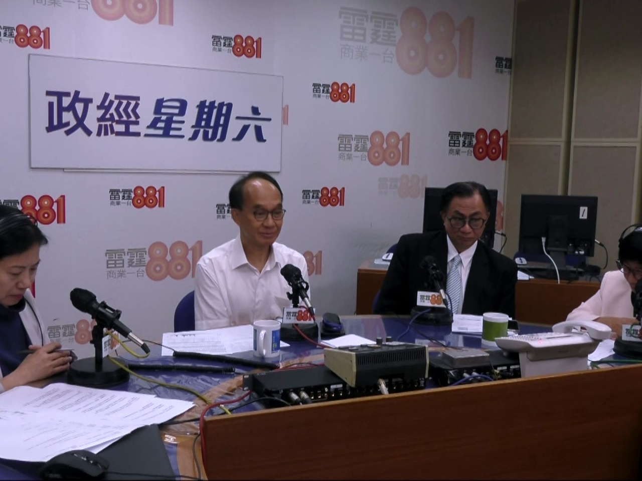 劉宇隆(左二)呼籲，流感疫苗接種計劃開始後，學生應立即接種新一季流感疫苗。