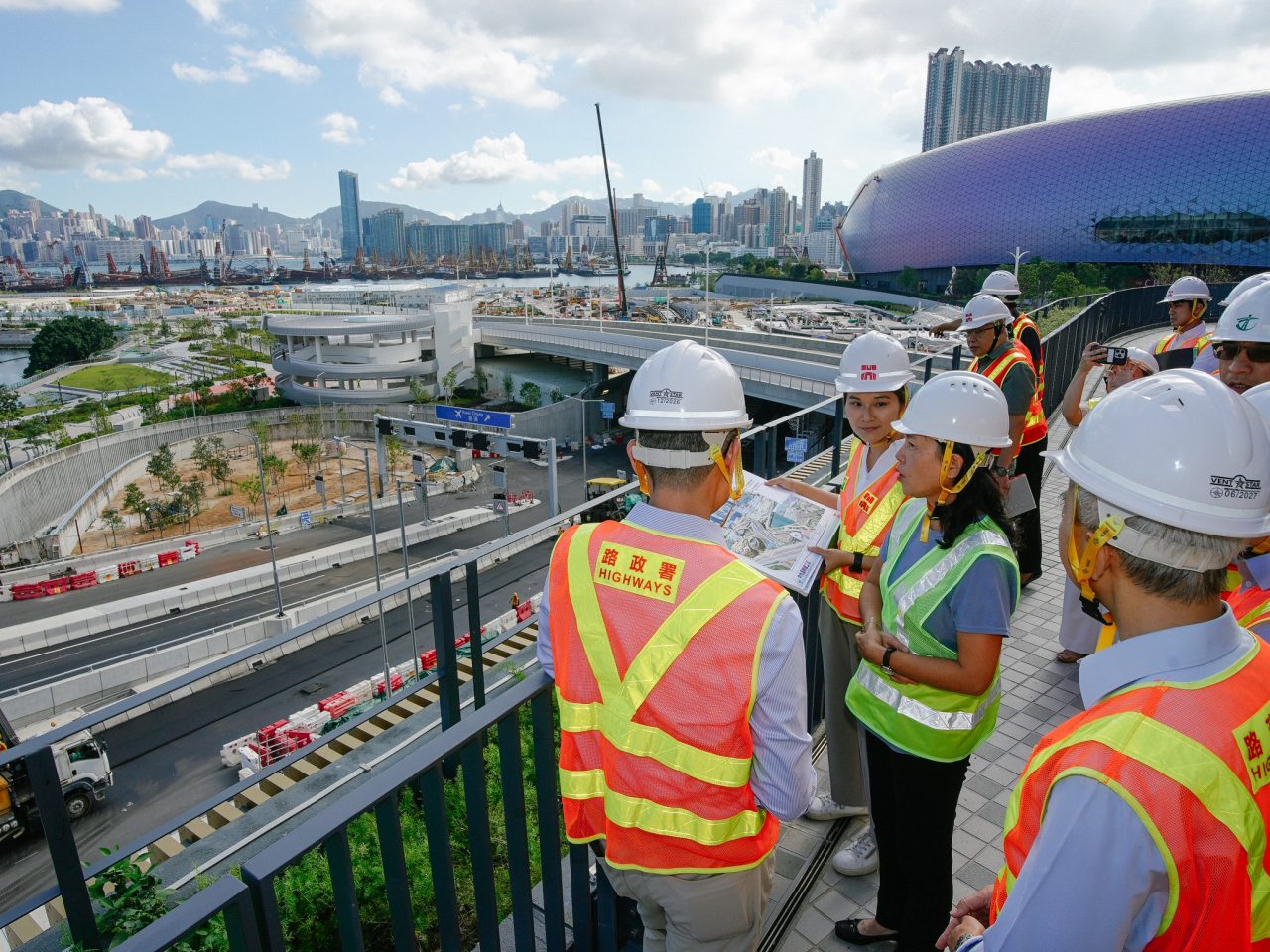 陳美寶又說，兩面隧道出入口上方均設有園景平台，其中位於油麻地出入口上蓋的園景平台面積超過四個足球場。(網誌圖片)